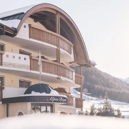 Wellness Refugium & Resort Hotel Alpin Royal - Small Luxury Hotels Of The World-3